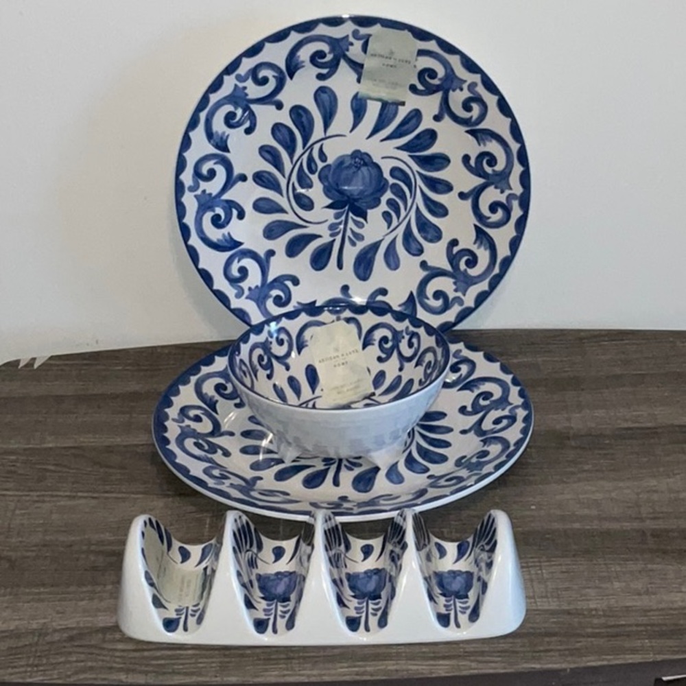ARTISAN DE LUXE BLUE ROSE MELAMINE 2 PLATES 1 SALSA BOWL 1 TACO HOLDER SET NWT